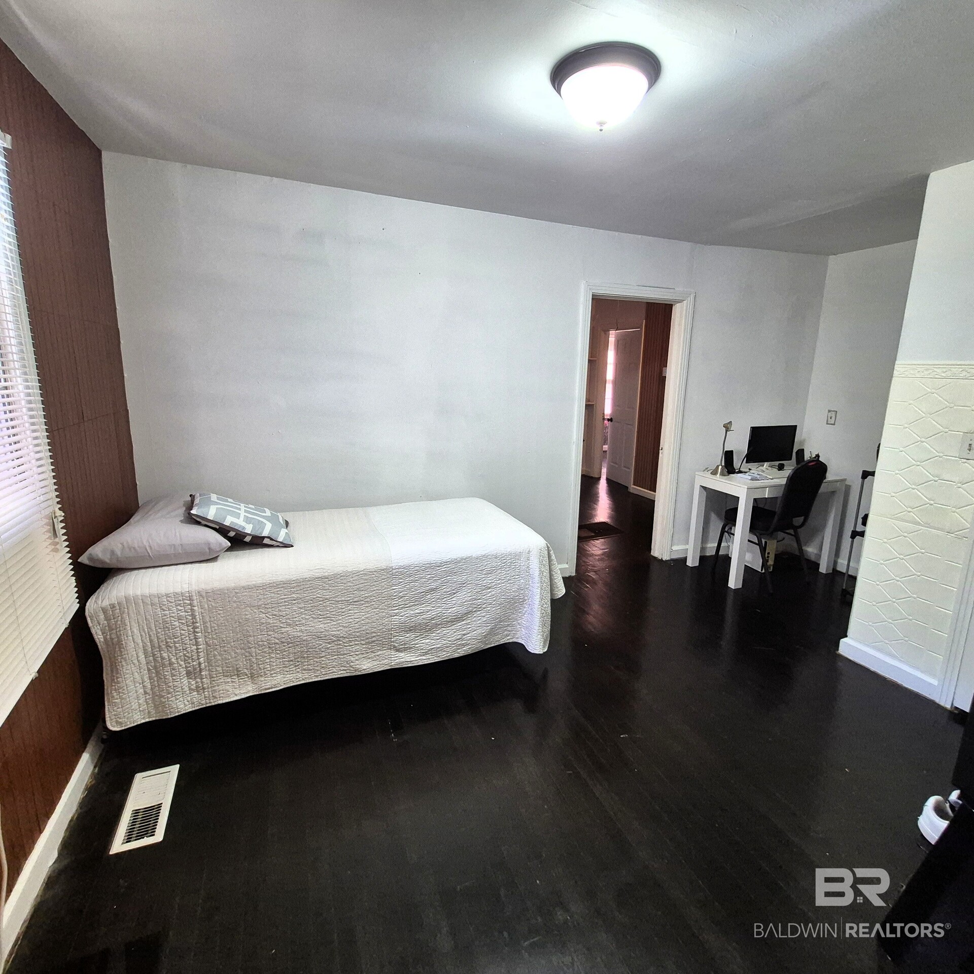 412109 | Photo 12