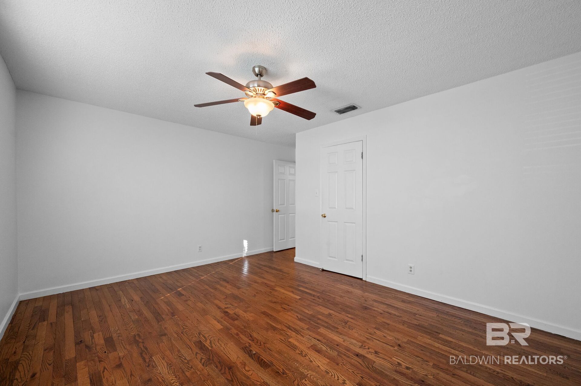 412219 | Photo 26