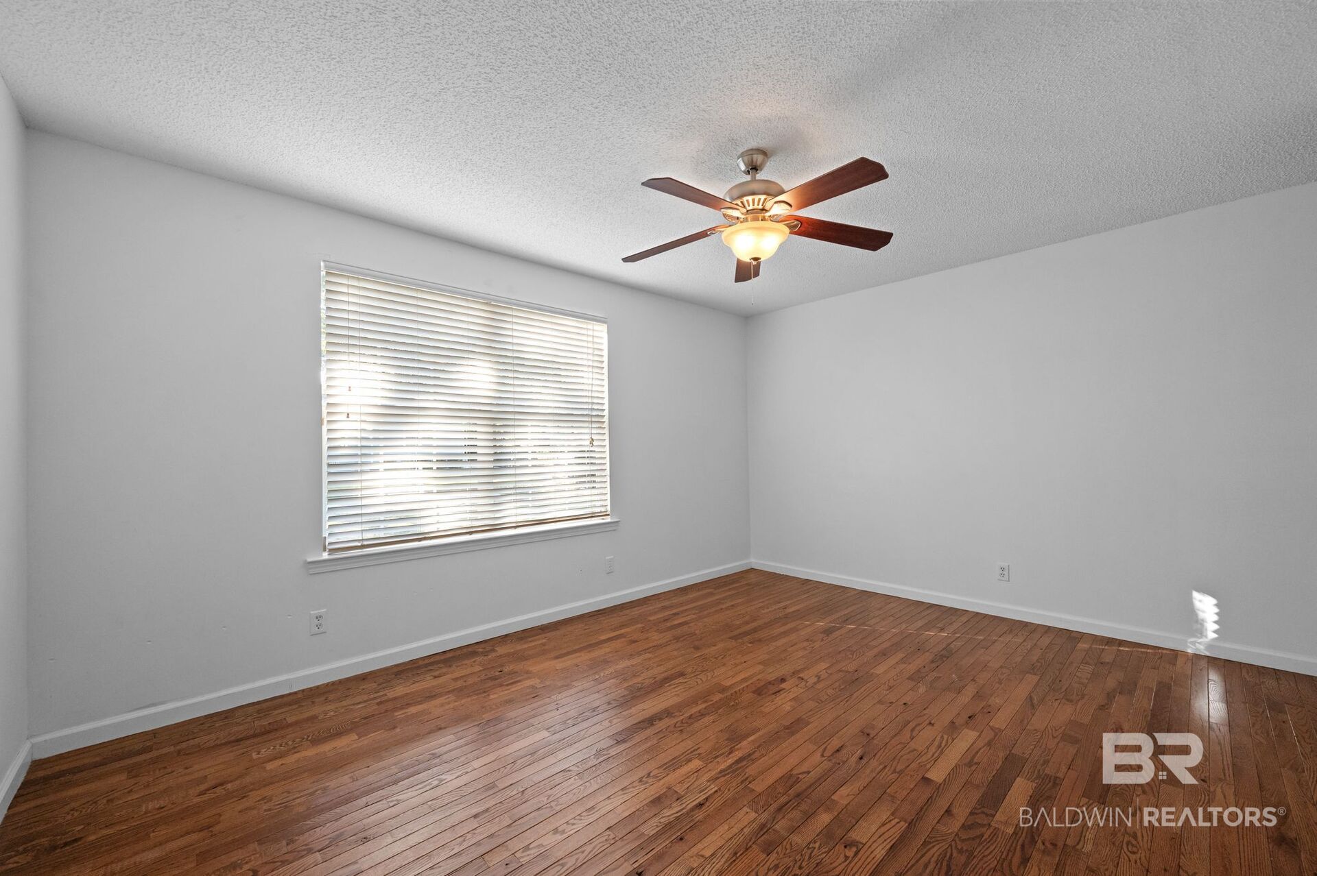 412219 | Photo 27