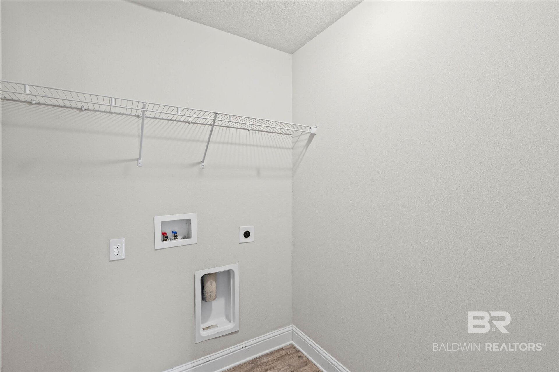 412165 | Photo 25