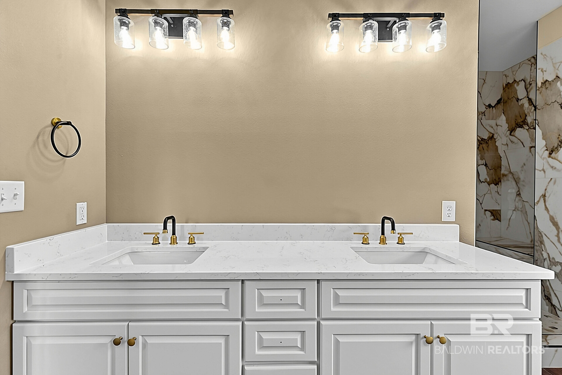 412329 | Photo 21