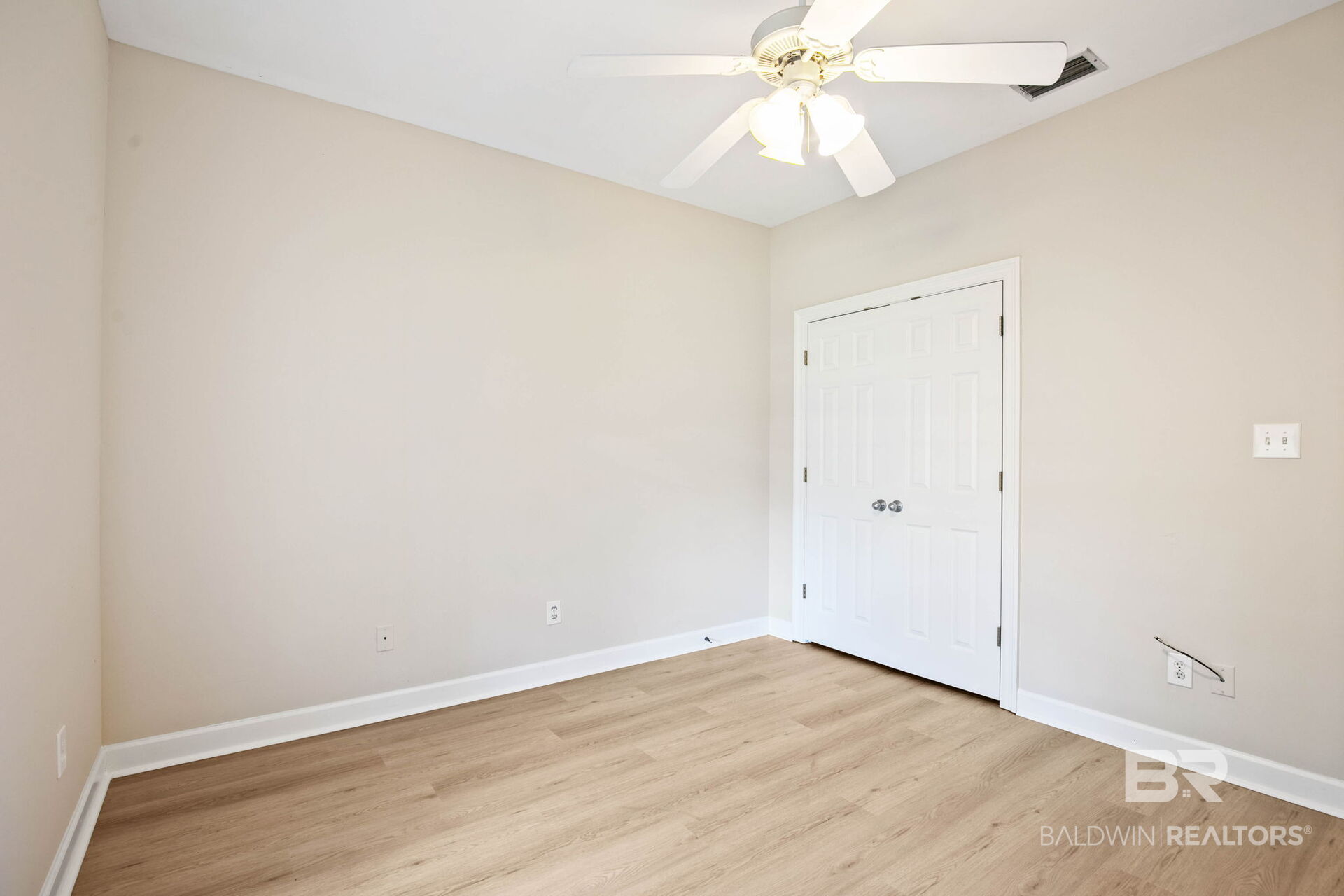 412705 | Photo 11